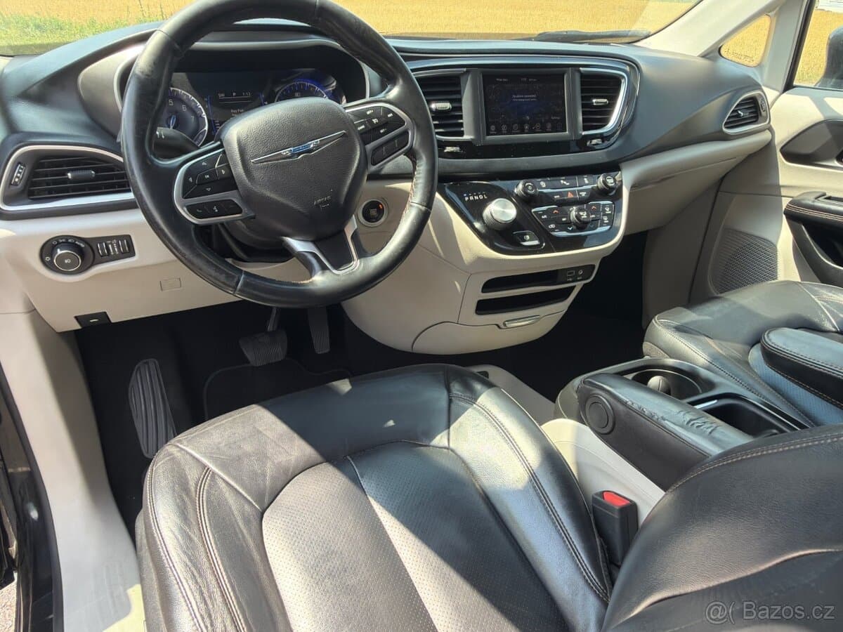 2020 Chrysler PACIFICA - 13