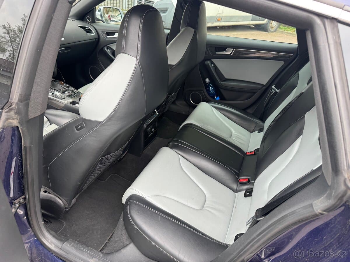 2010 Audi S5 - 13