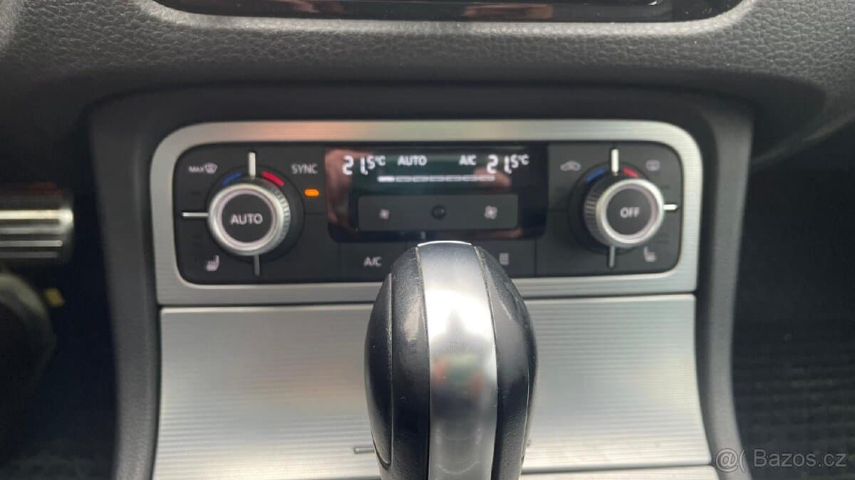 2016 Volkswagen TOUAREG - 13
