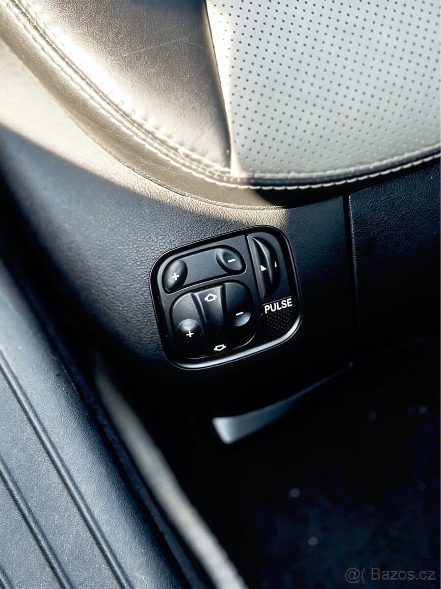 2004 Mercedes-Benz SL - 13