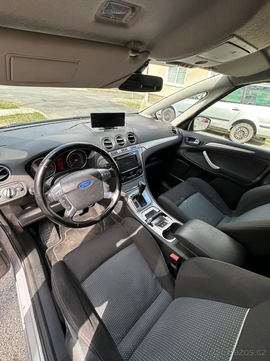2011 Ford S-MAX - 13