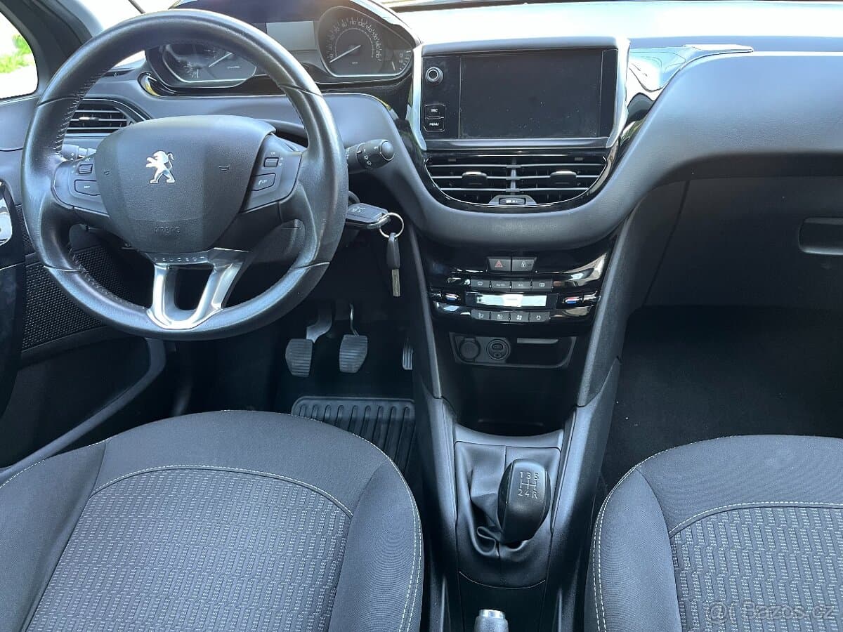 2017 Peugeot 208 - 13