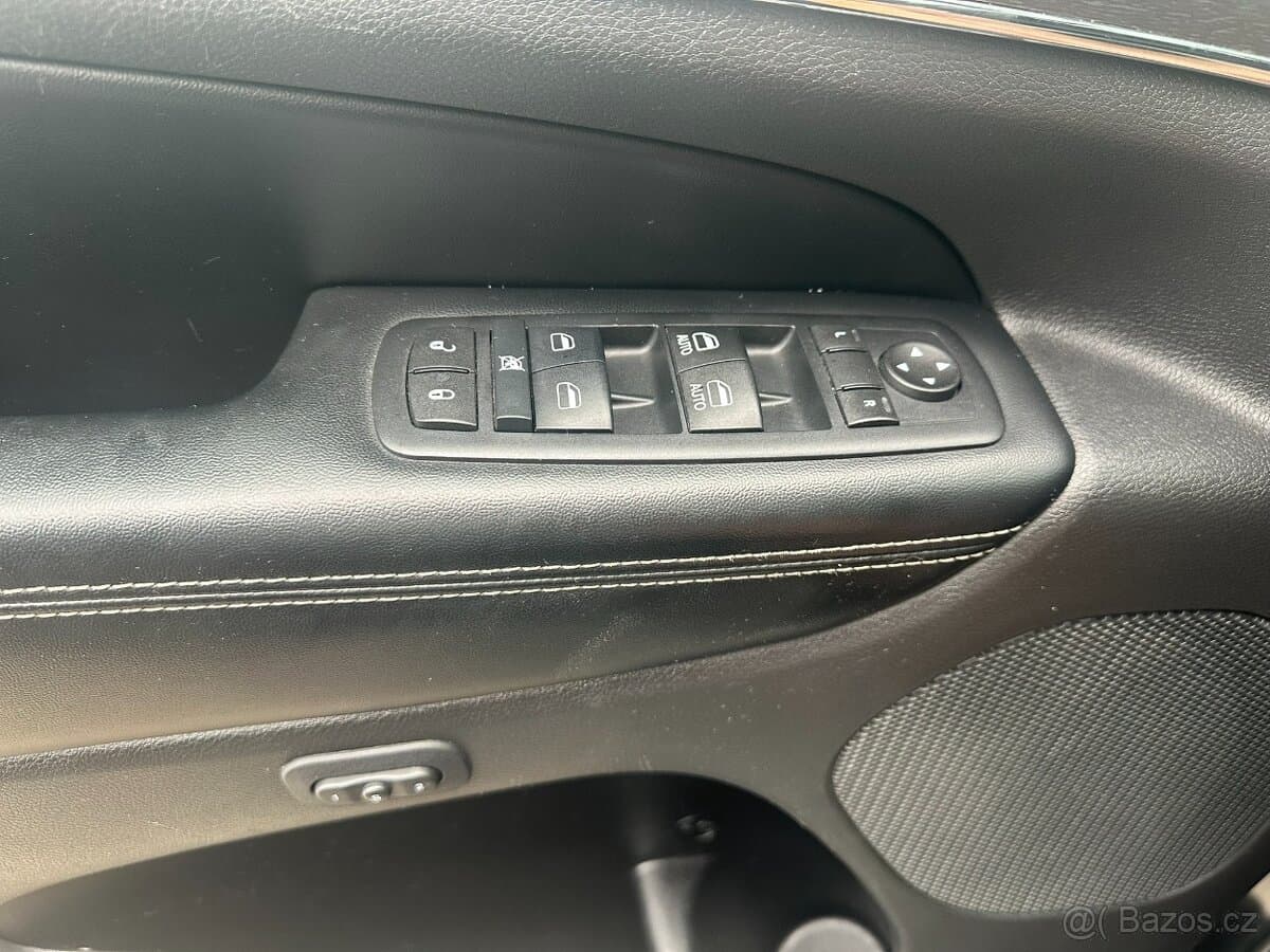2015 Jeep CHEROKEE - 13