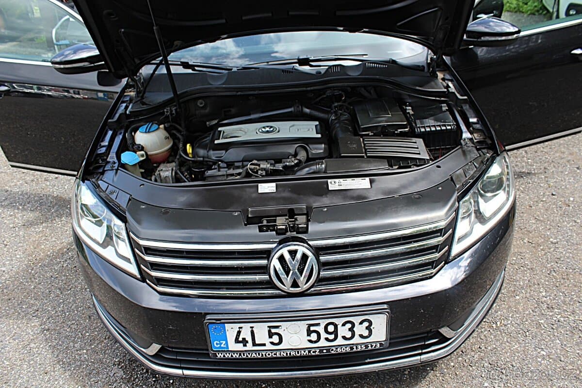 2011 Volkswagen PASSAT - 13