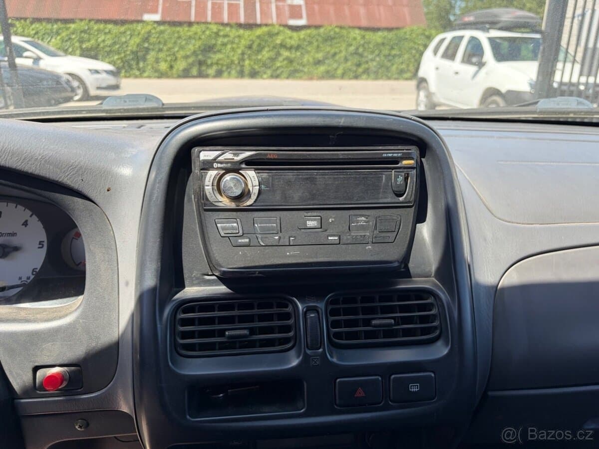 2003 Nissan NAVARA - 13
