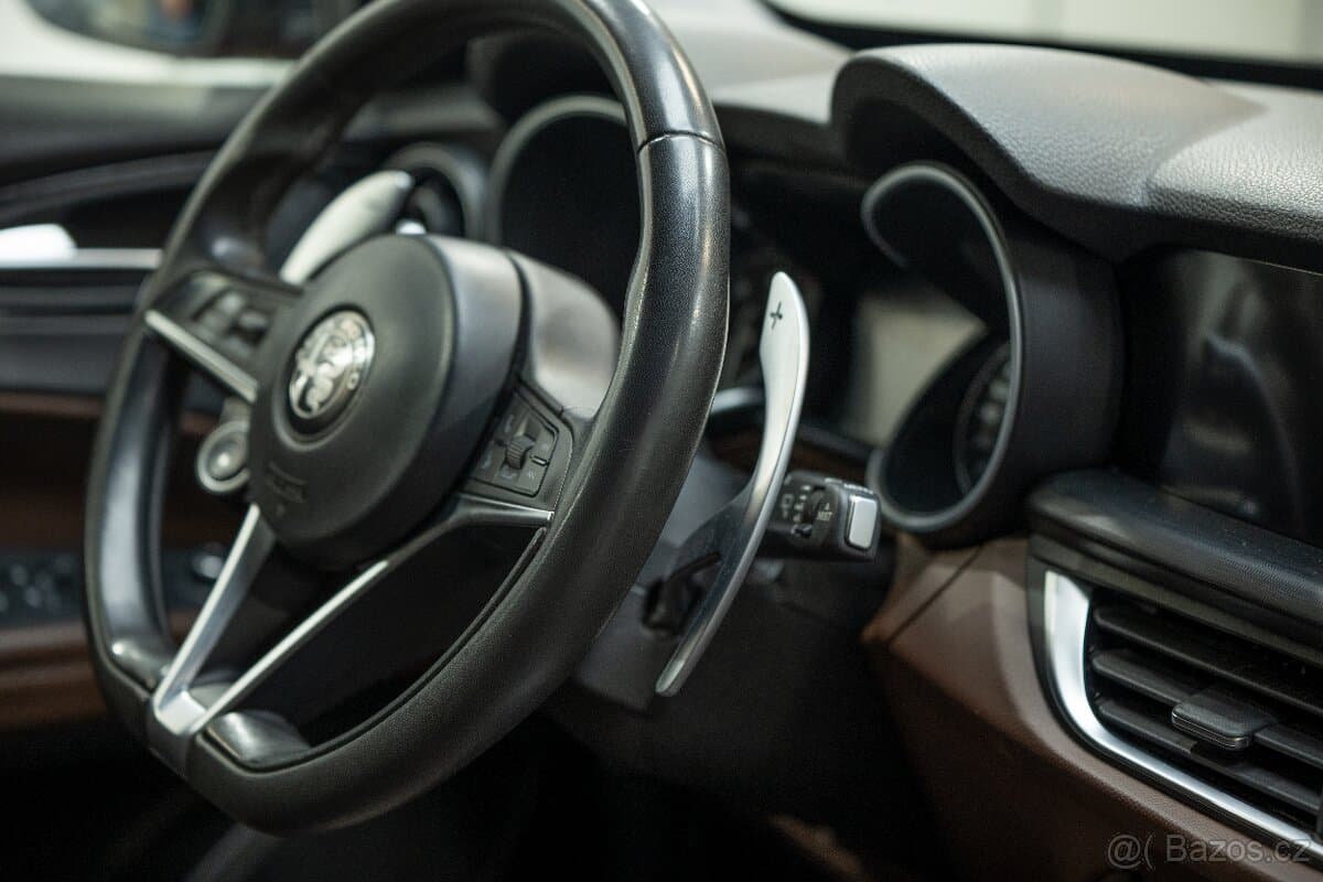 2017 Alfa Romeo STELVIO - 13