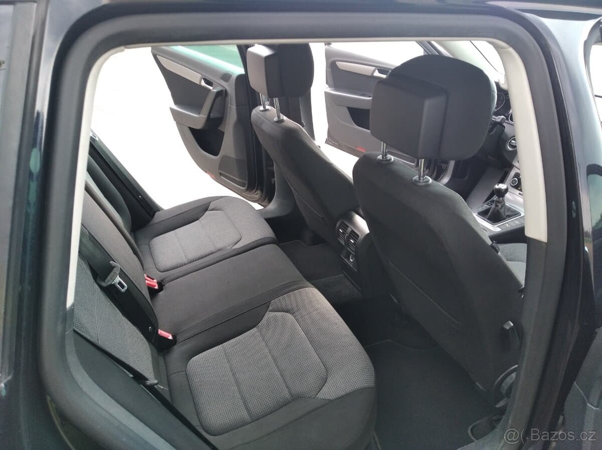 2011 Volkswagen PASSAT - 13