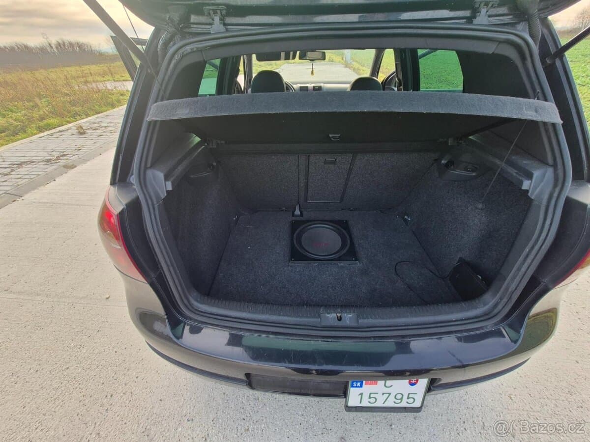 2005 Volkswagen GOLF - 13