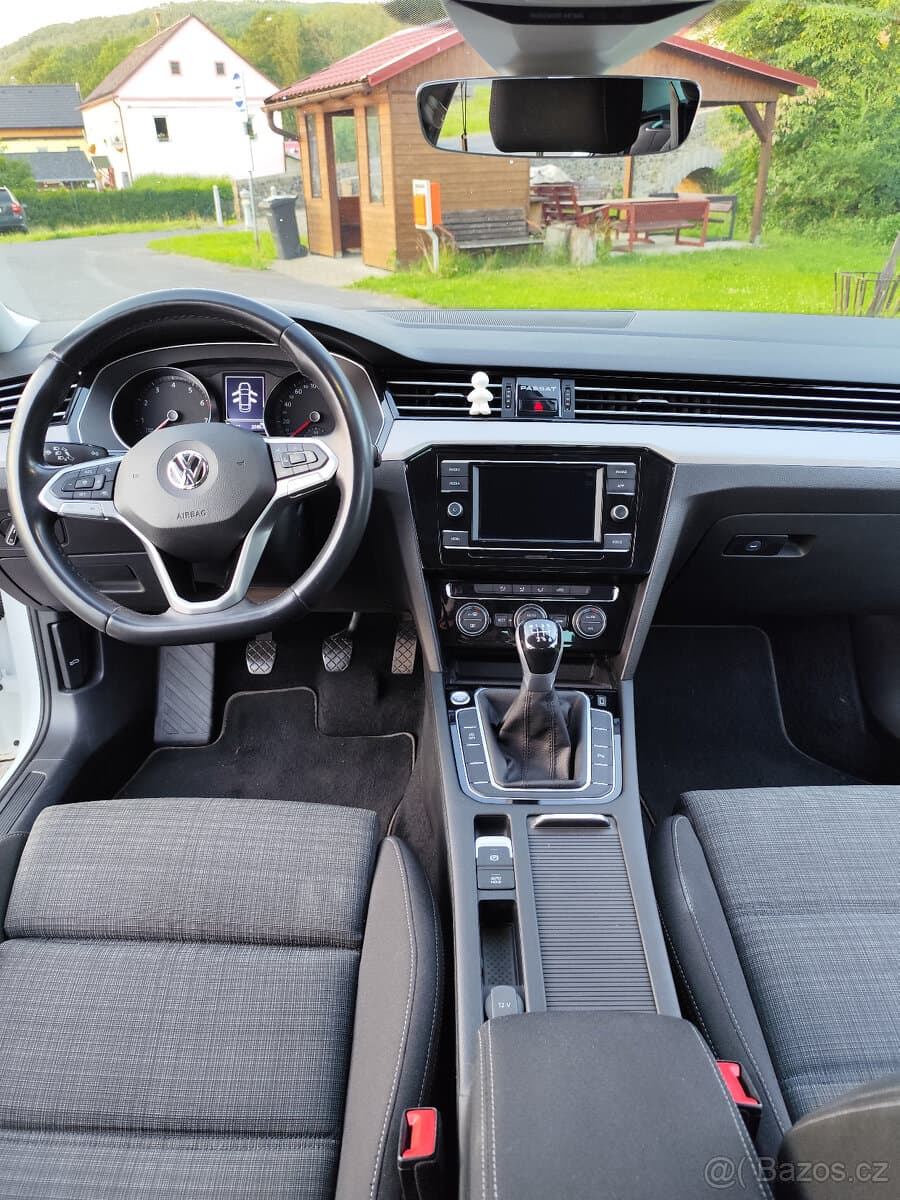 2019 Volkswagen PASSAT - 13