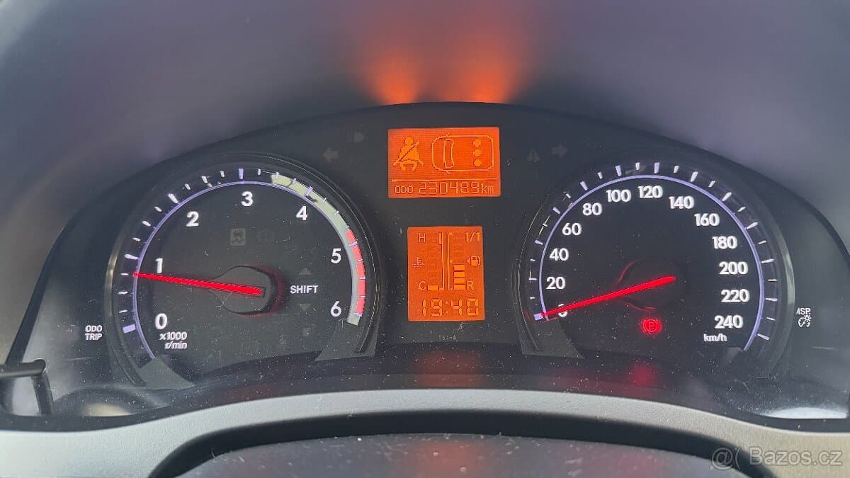 2012 Toyota AVENSIS - 13