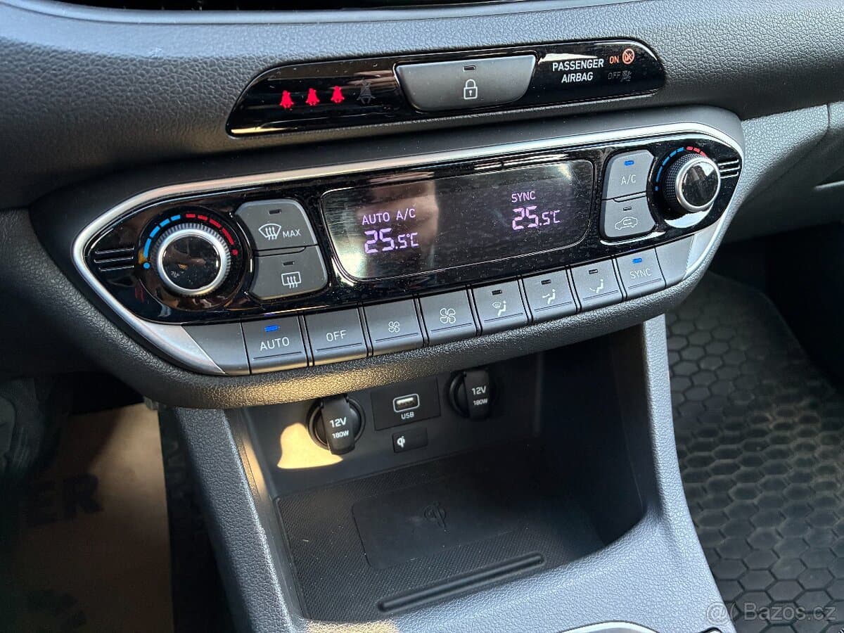 2022 Hyundai i30 - 13