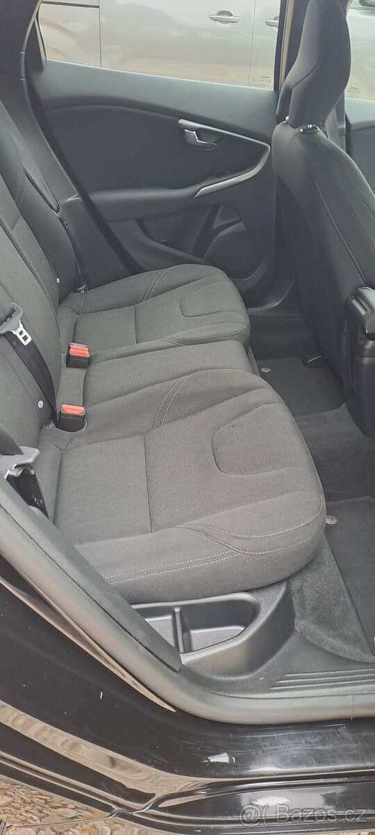 2015 Volvo V40 - 13