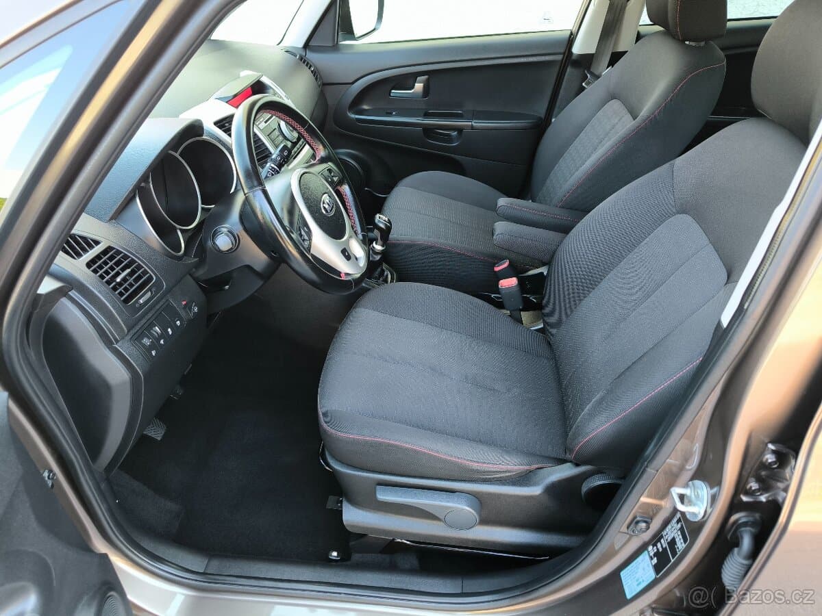 2017 Kia VENGA - 13