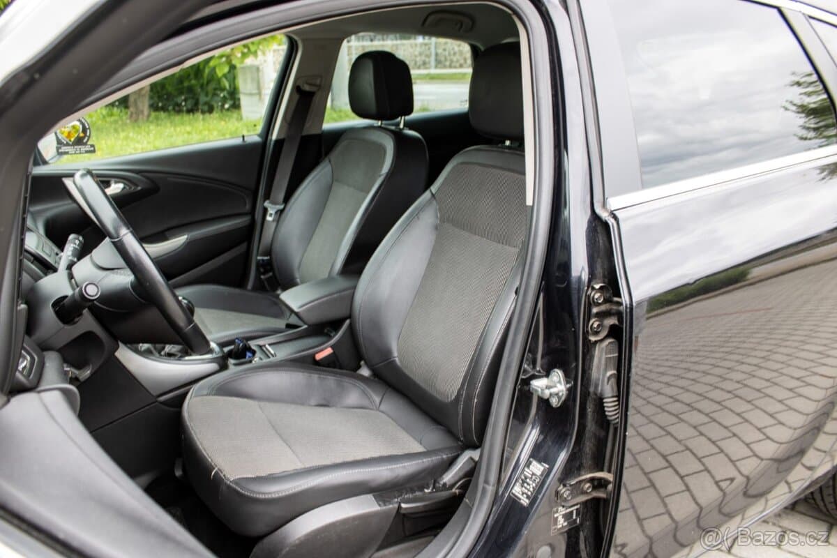 2011 Opel ASTRA - 13