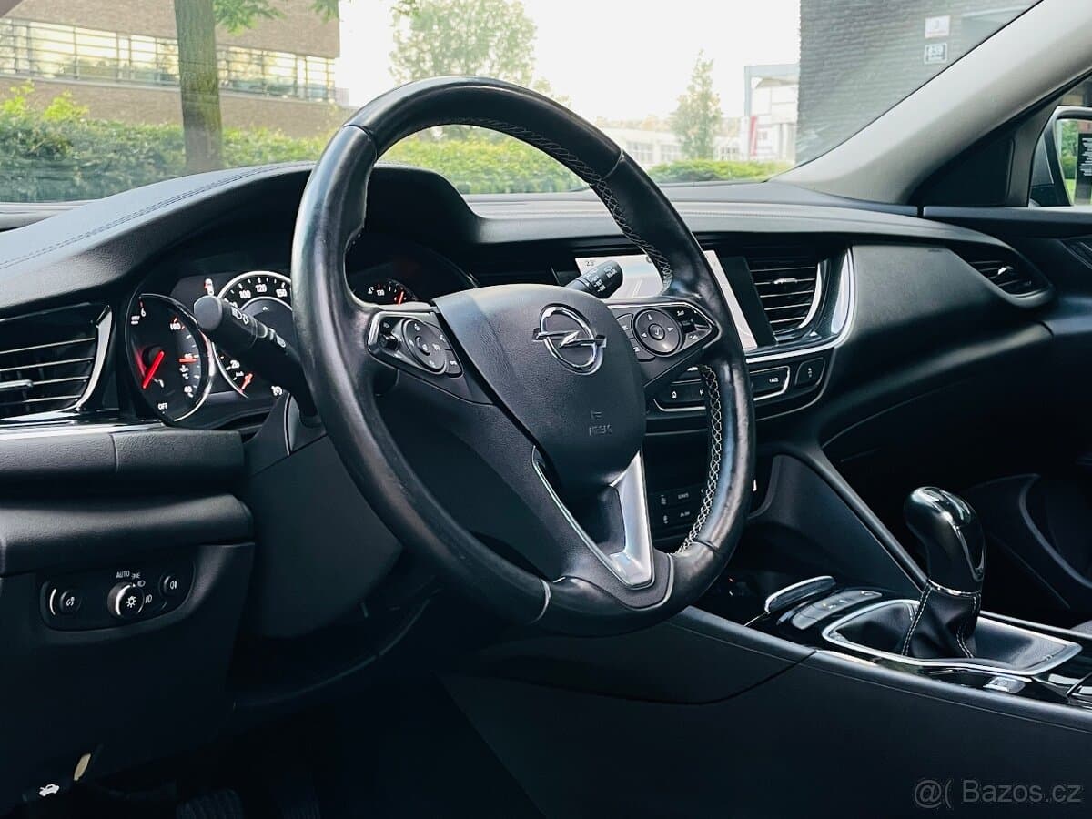 2017 Opel INSIGNIA - 13