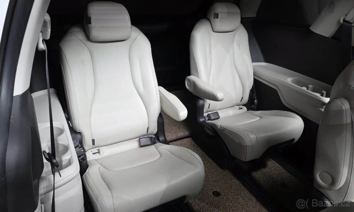 2021 Kia CARNIVAL - 13