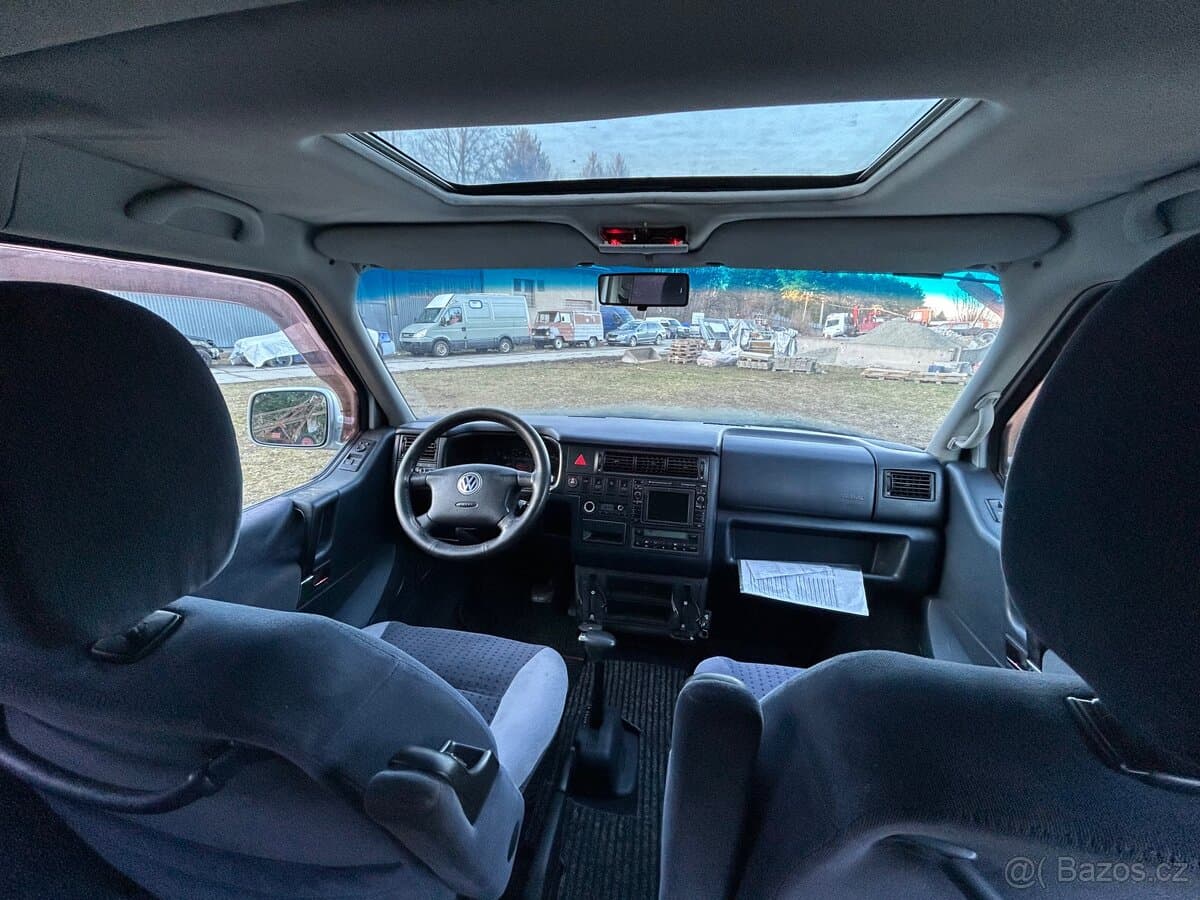 2002 Volkswagen CARAVELLE - 13