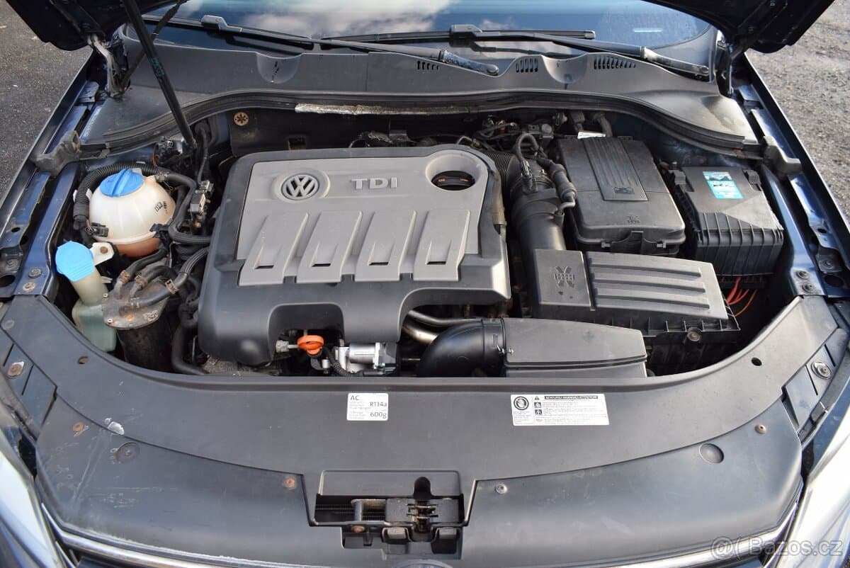 2011 Volkswagen PASSAT - 13