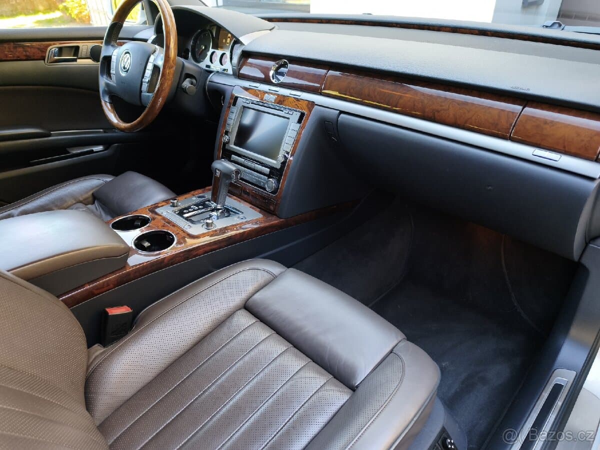 2011 Volkswagen PHAETON - 13