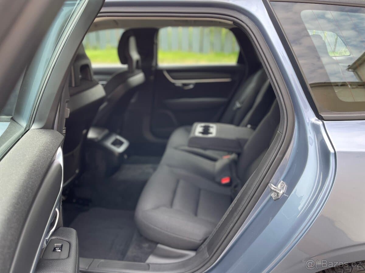 2017 Volvo V90 - 13