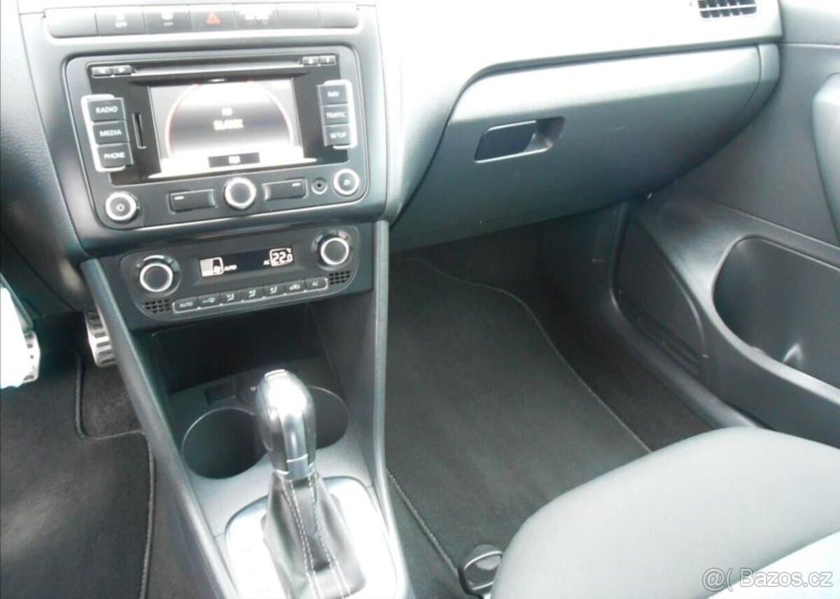 2011 Volkswagen POLO - 13