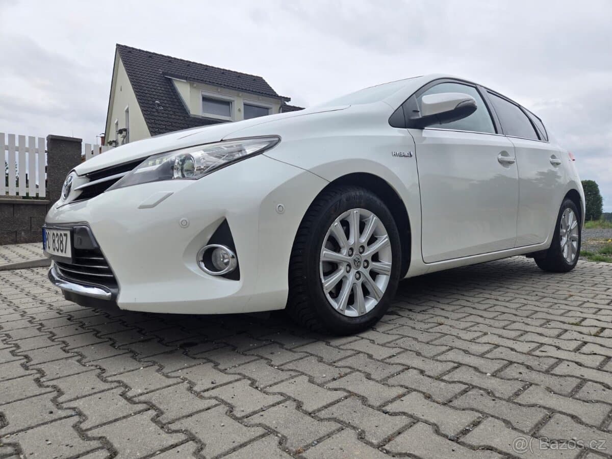 2013 Toyota AURIS - 13