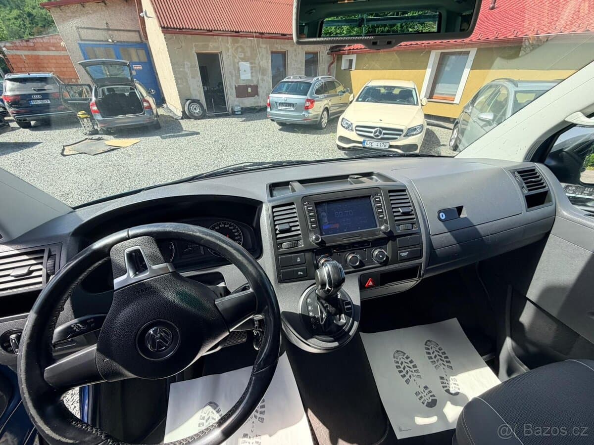 Volkswagen MULTIVAN - 13