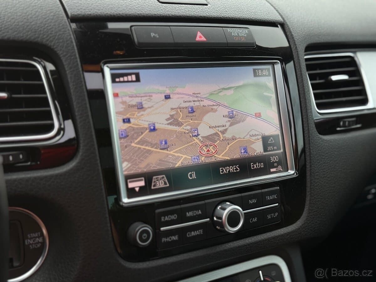 2011 Volkswagen TOUAREG - 13