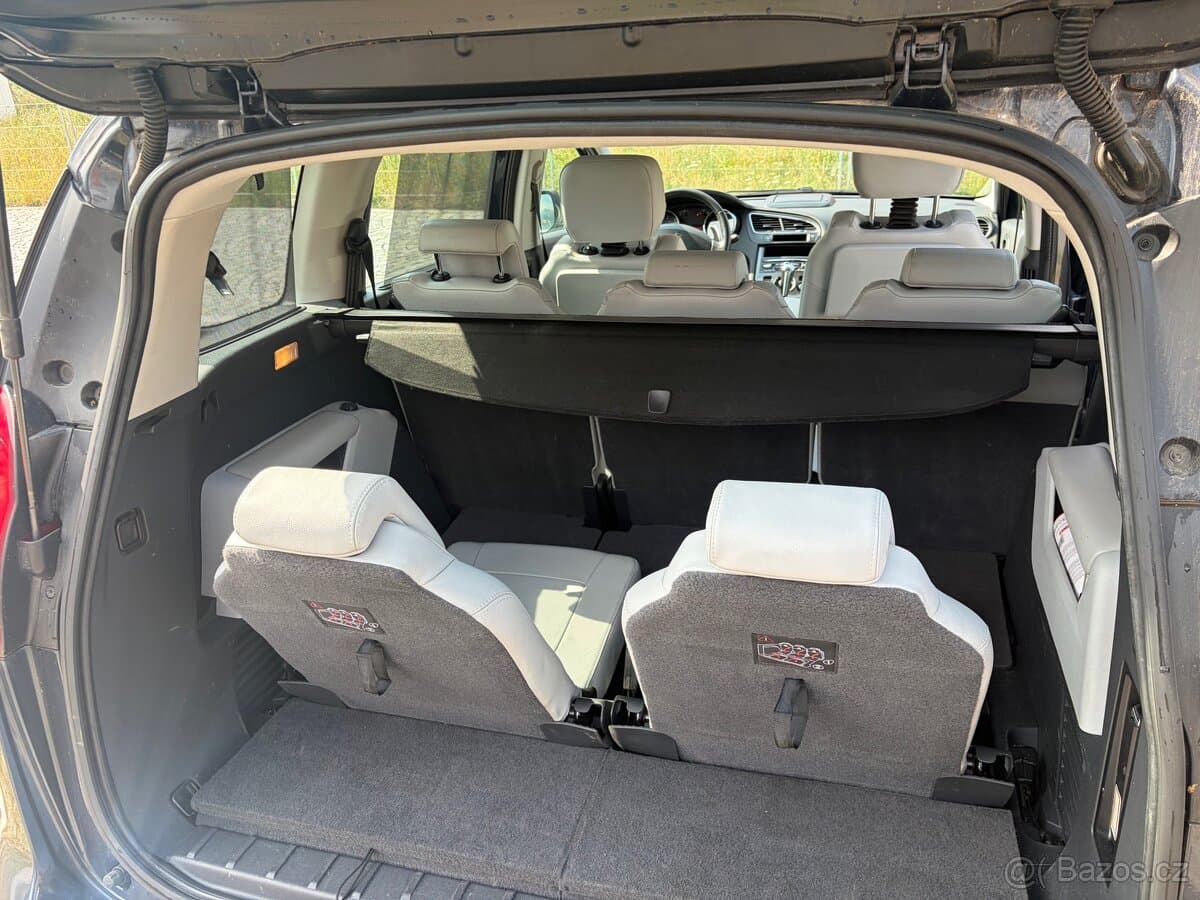 2012 Peugeot 5008 - 13
