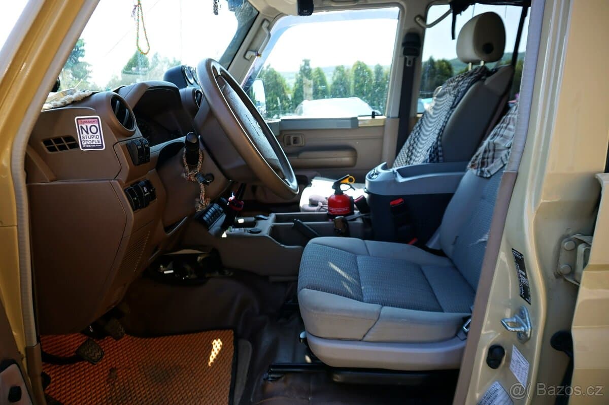 2020 Toyota LAND CRUISER - 13