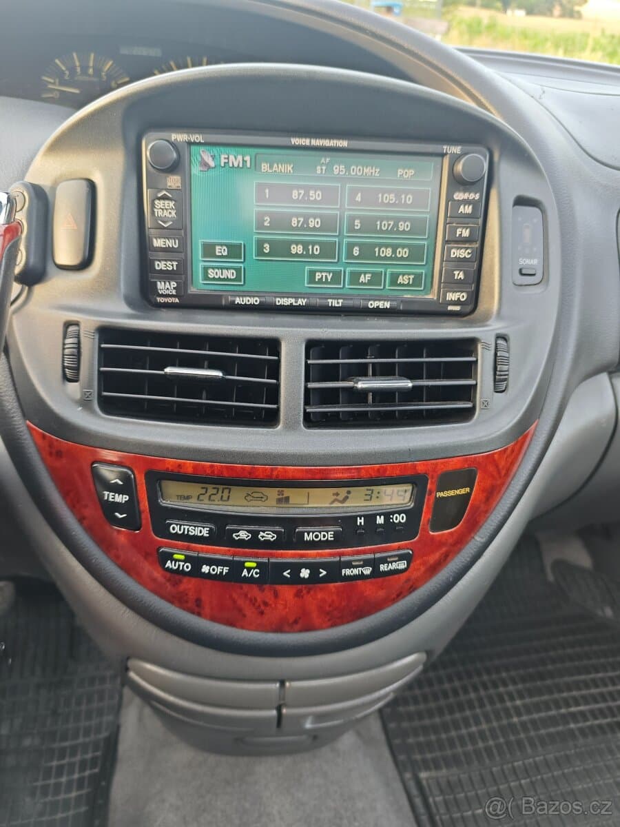 2004 Toyota PREVIA - 13