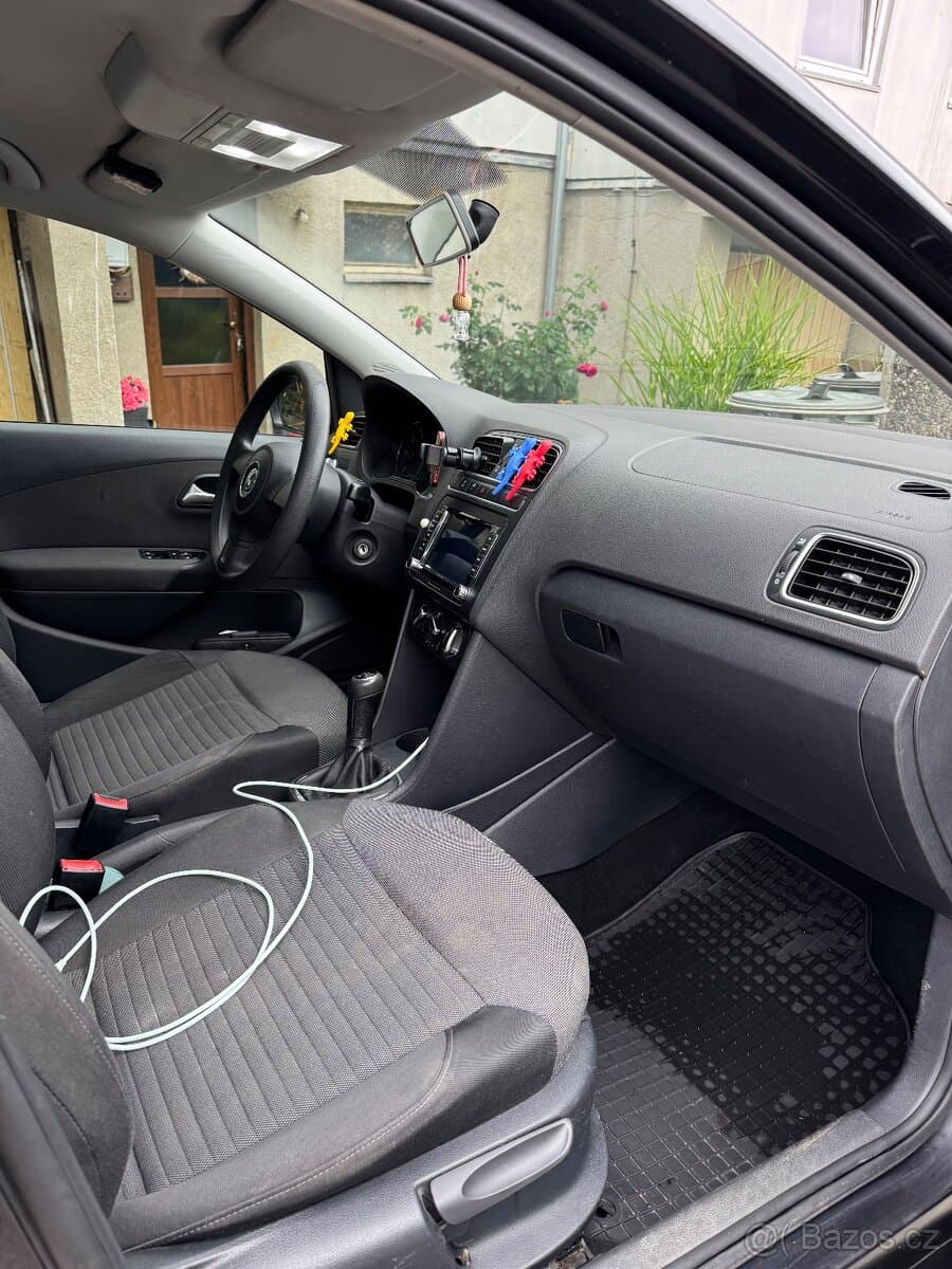 2011 Volkswagen POLO - 13