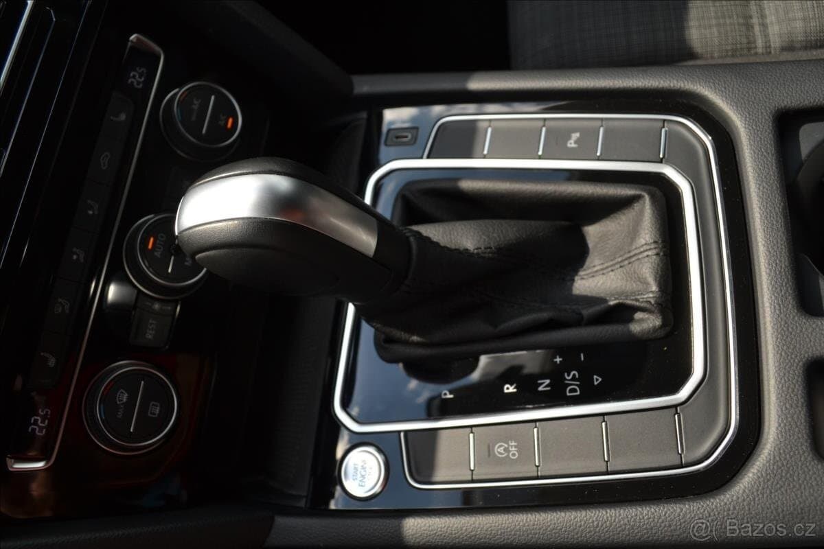 2019 Volkswagen PASSAT - 13