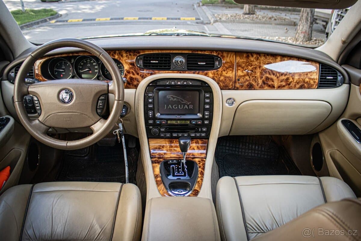 2007 Jaguar XJ - 13