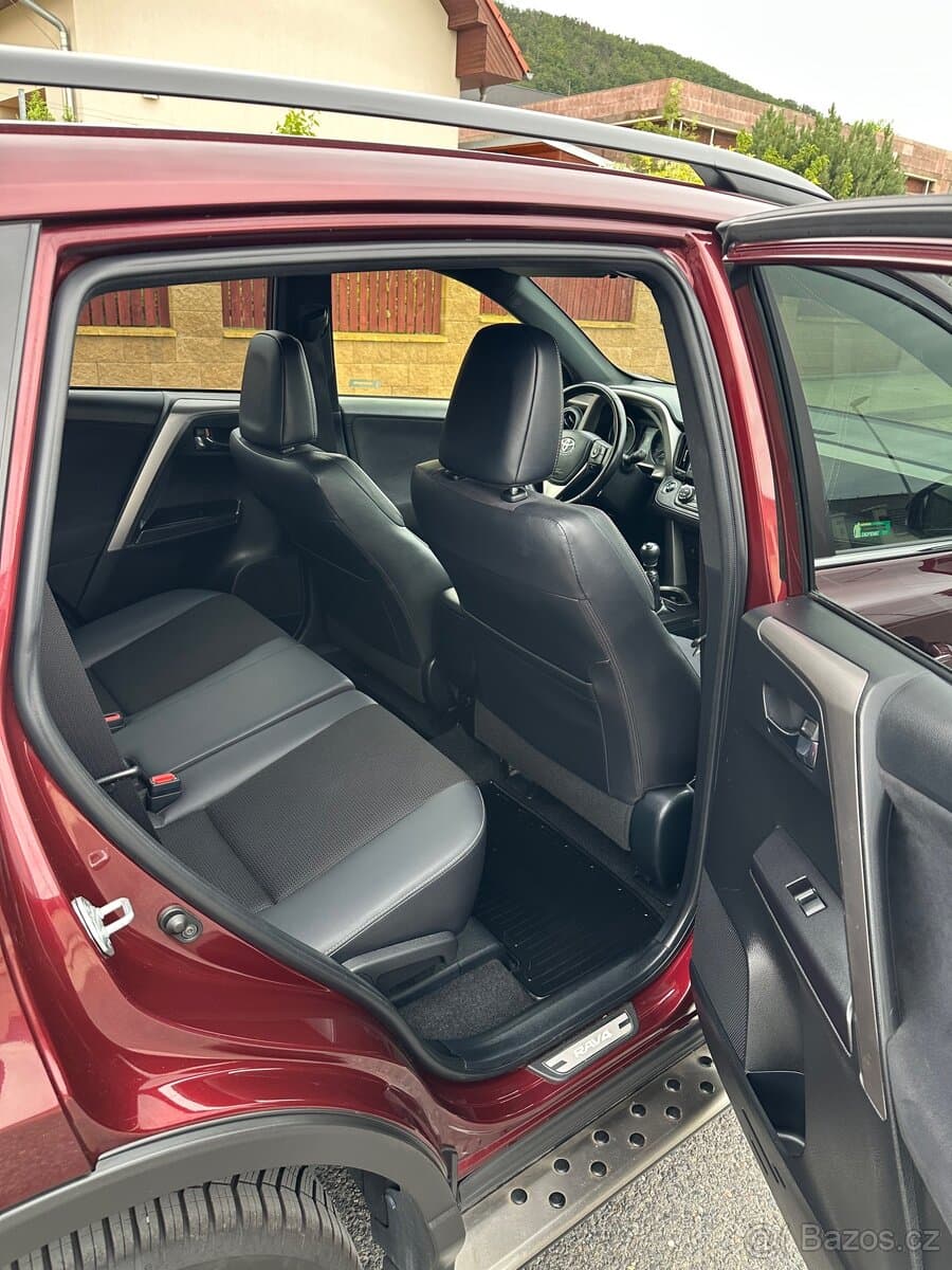 2017 Toyota RAV4 - 13