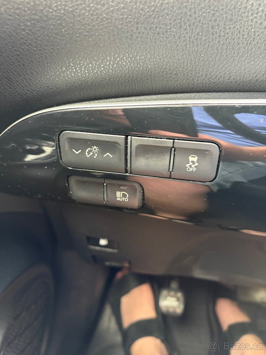 2018 Toyota PRIUS - 13