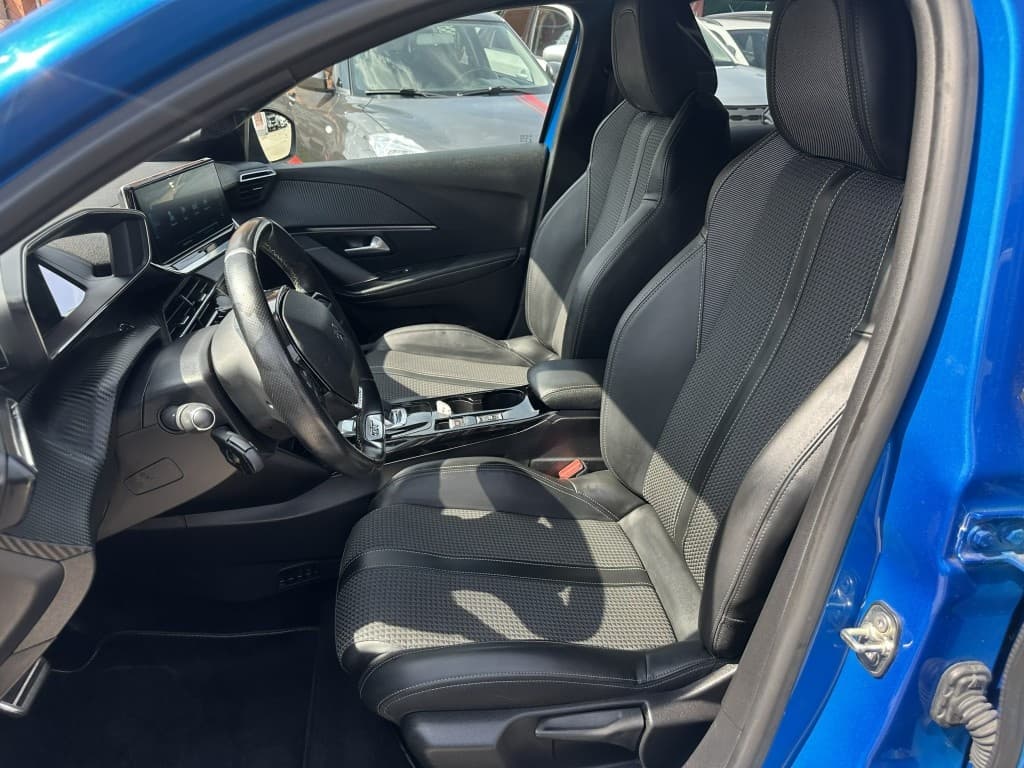 2021 Peugeot 208 - 13