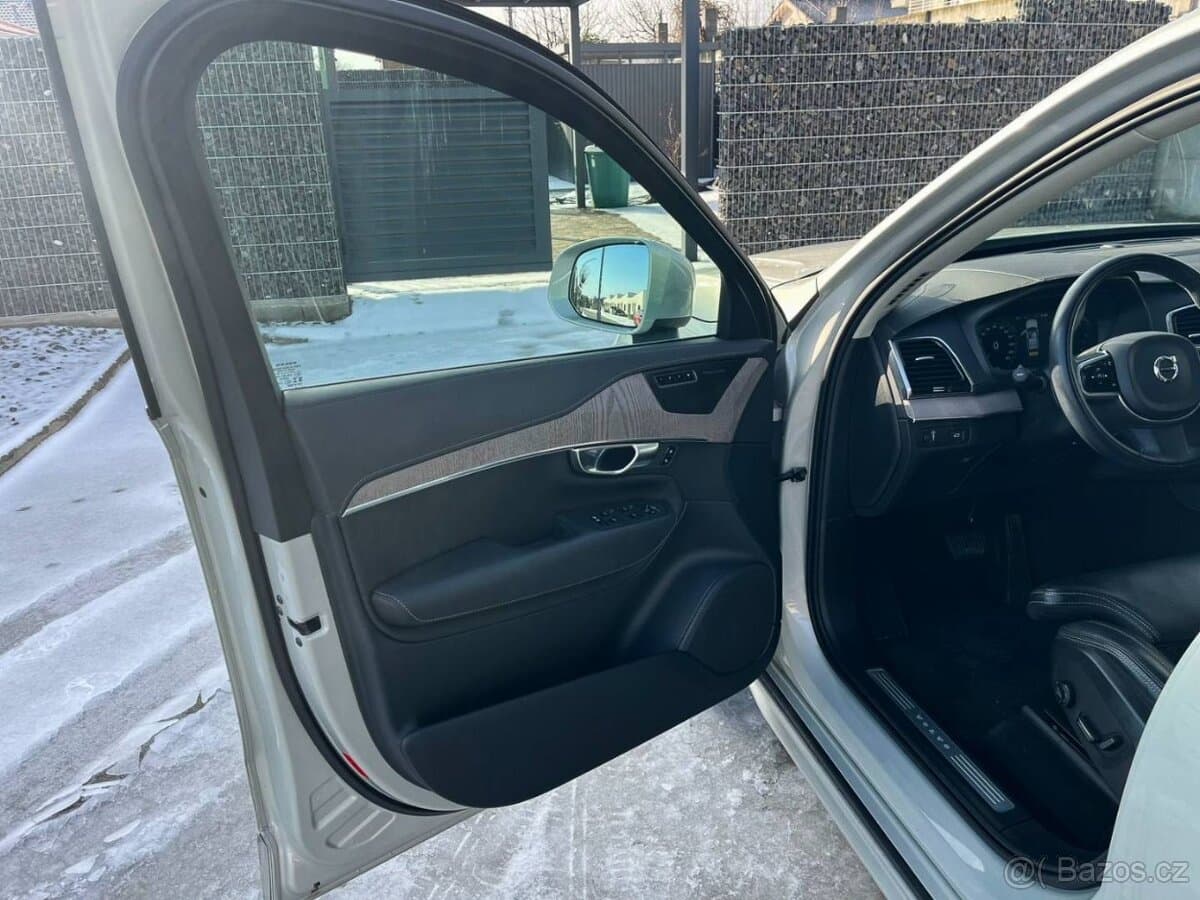 2022 Volvo XC90 - 13