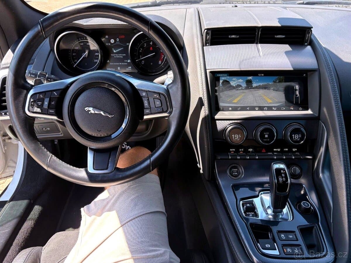 2019 Jaguar F-TYPE - 13