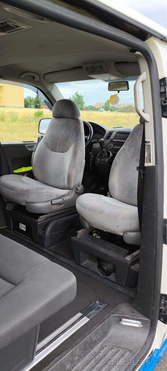 2009 Volkswagen CARAVELLE - 13