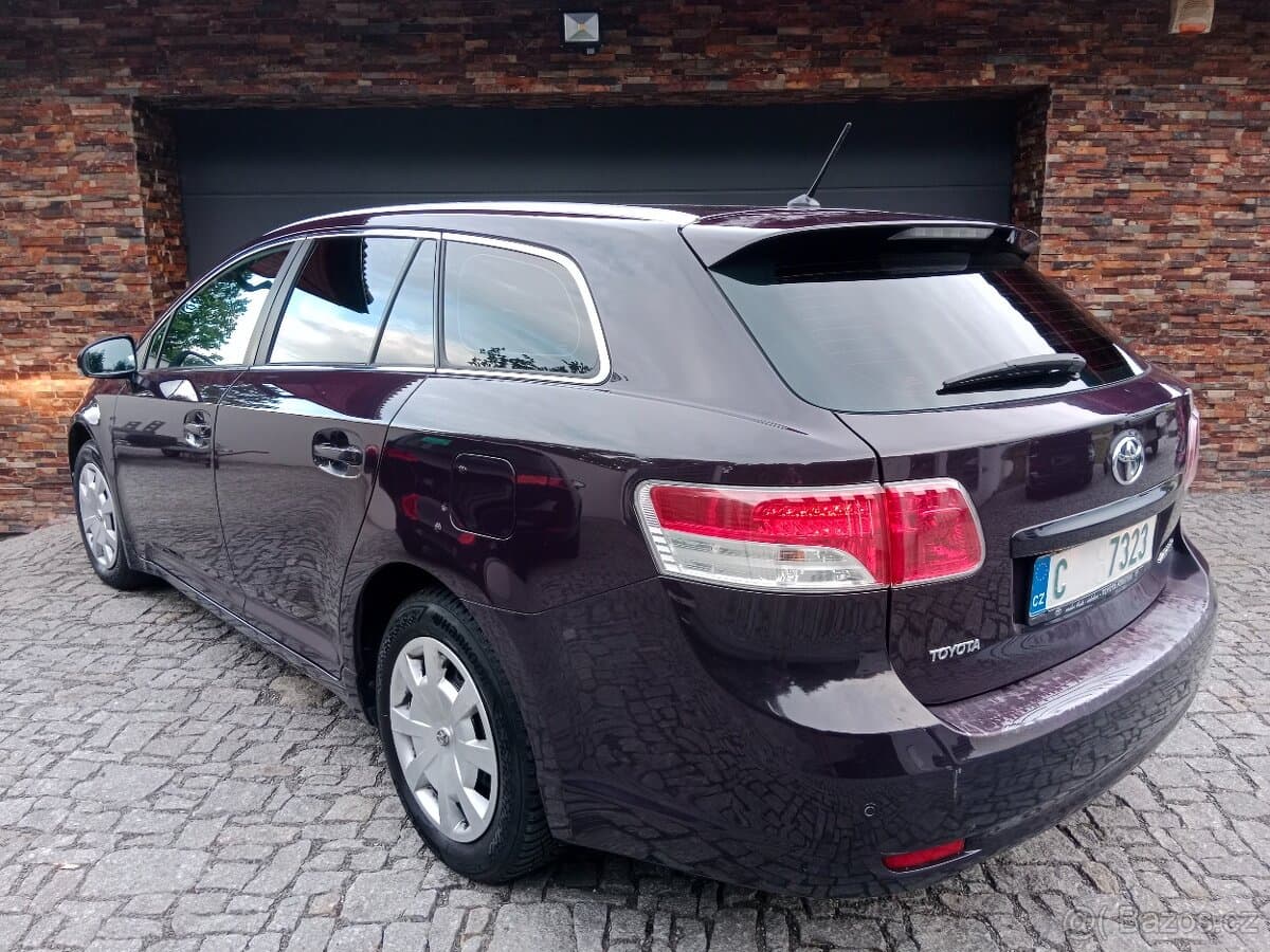 2010 Toyota AVENSIS - 13