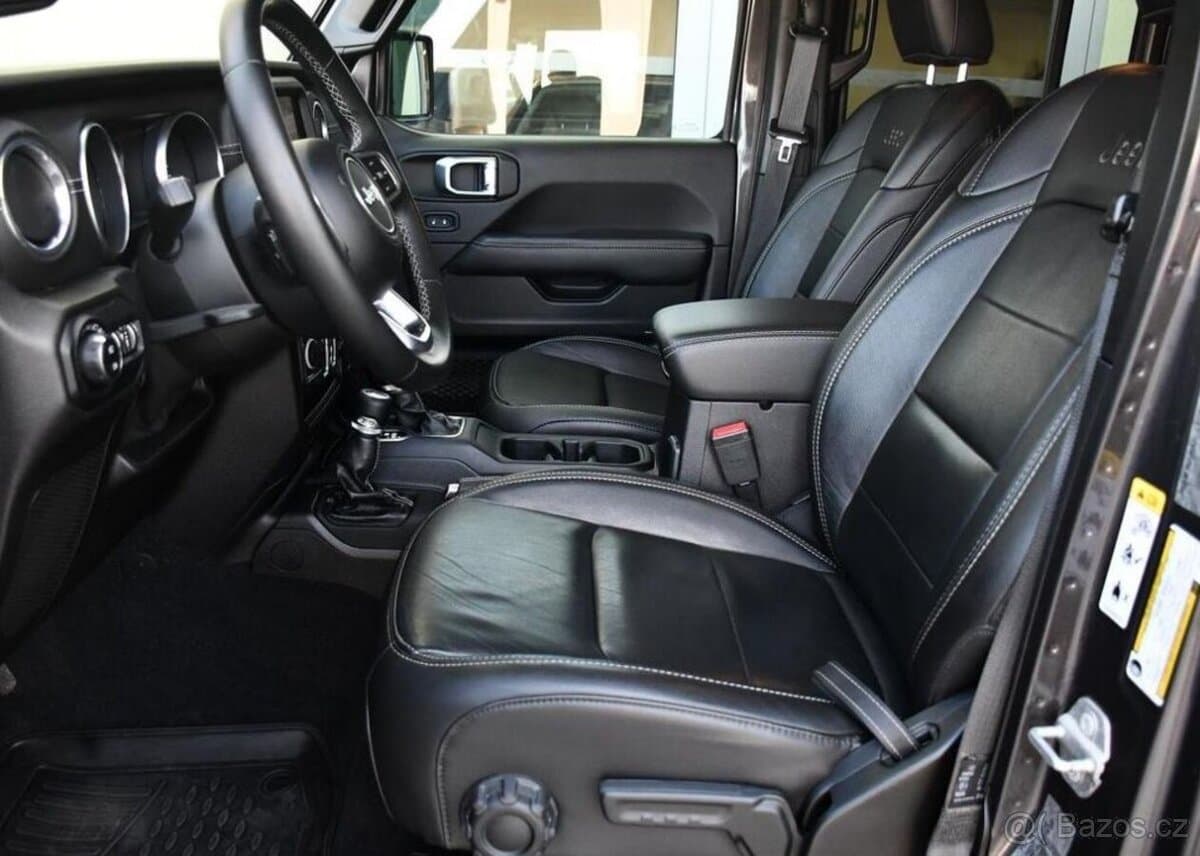 2019 Jeep WRANGLER - 13