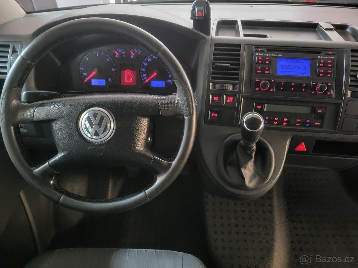Volkswagen CARAVELLE - 13