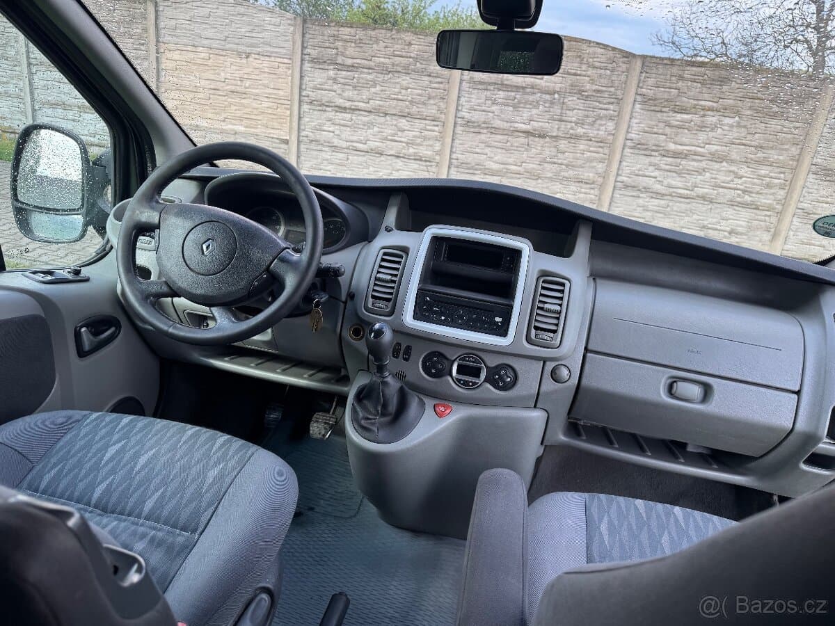 2011 Renault TRAFIC - 13