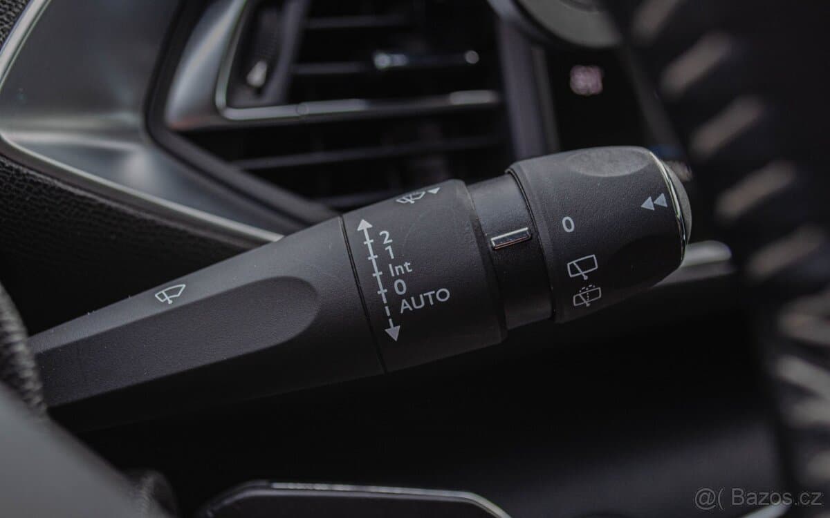 2020 Peugeot 308 - 13