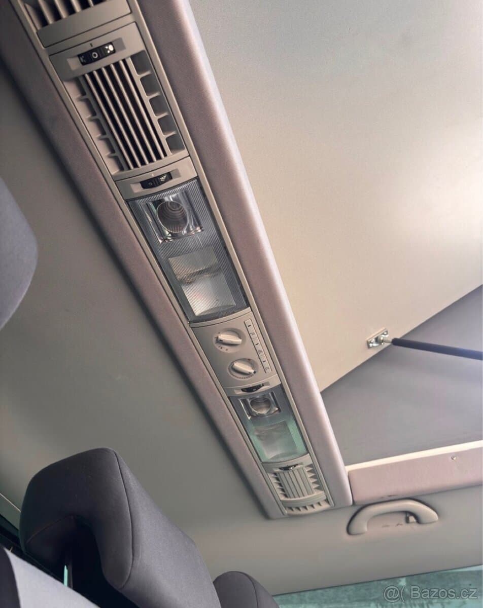 2011 Volkswagen MULTIVAN - 13