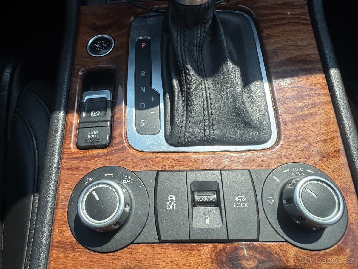 2010 Volkswagen TOUAREG - 13