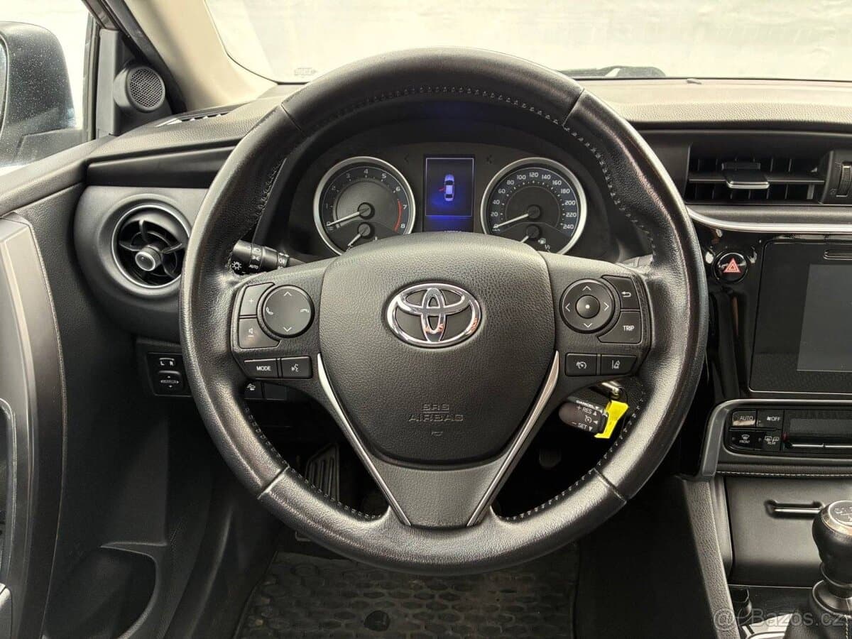 2018 Toyota COROLLA - 13