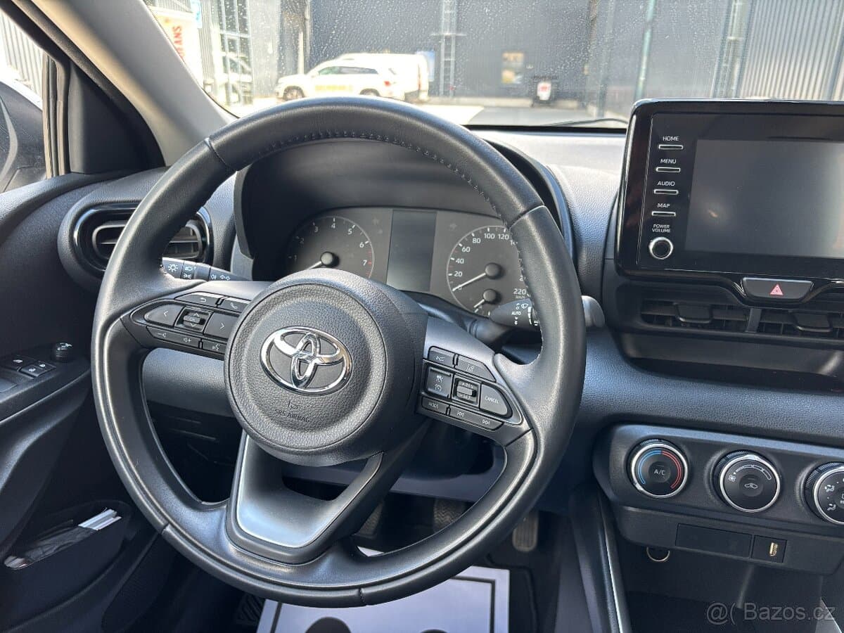 2023 Toyota YARIS - 13