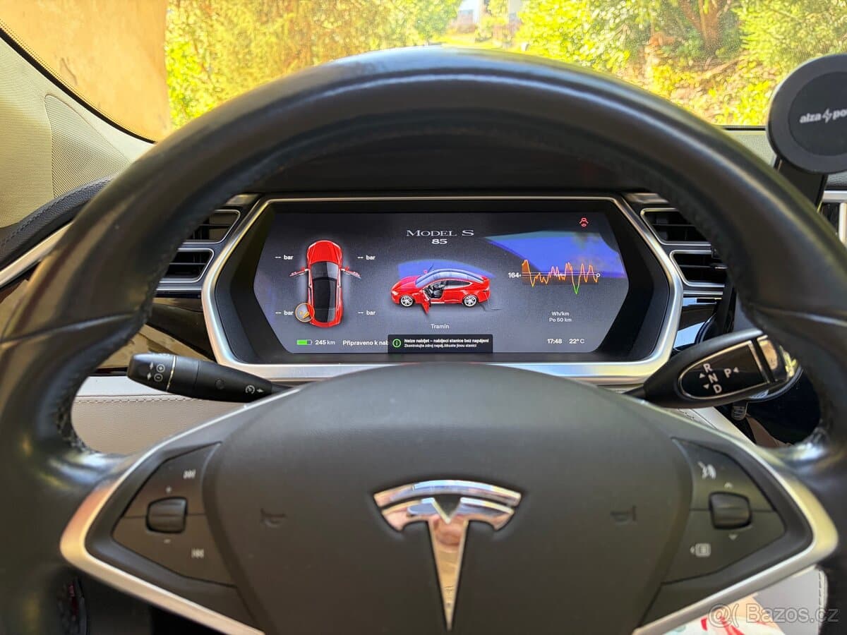 2014 Tesla MODEL S - 13